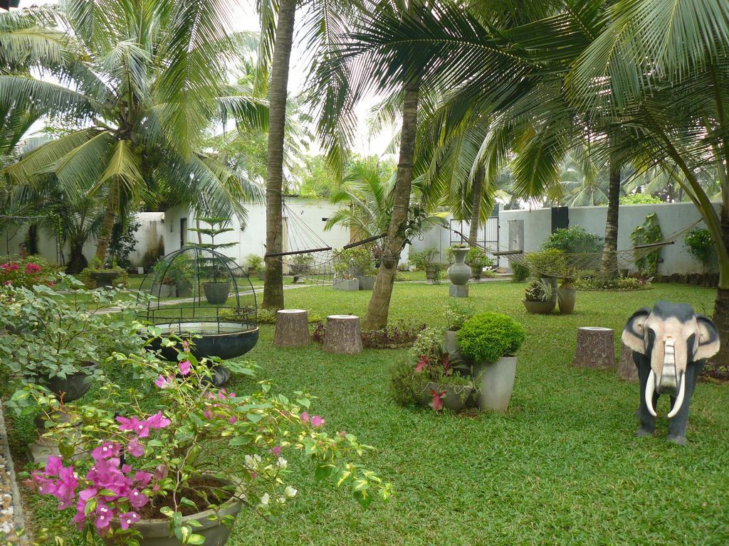 Karl Holiday Bungalow Kalutara Exterior photo