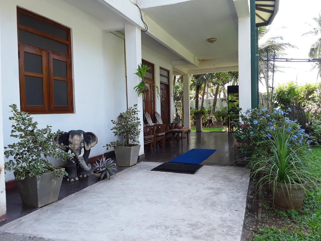 Karl Holiday Bungalow Kalutara Exterior photo